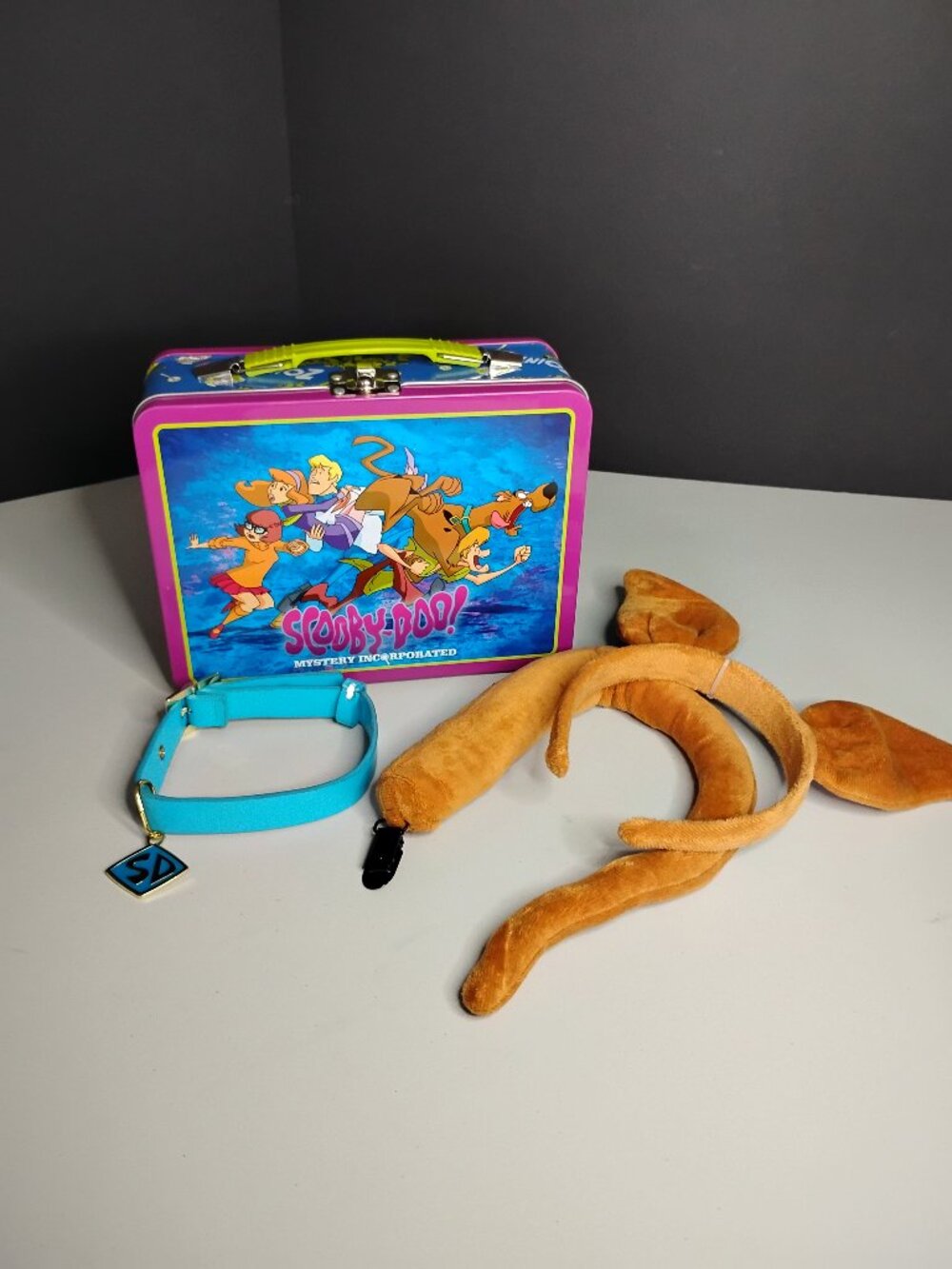 Scooby-Doo Mystery Inc Lunchbox Tin & Scooby Dress Up Accessories